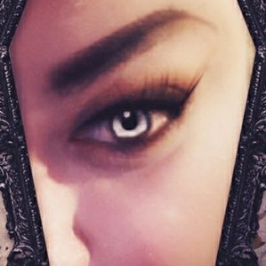 Meet your Posher, Iris